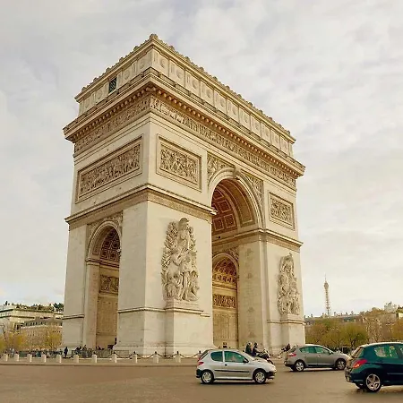 Alma-eiffel Tower