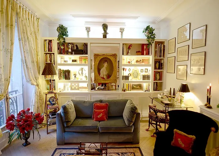 Alma-eiffel Tower アパート